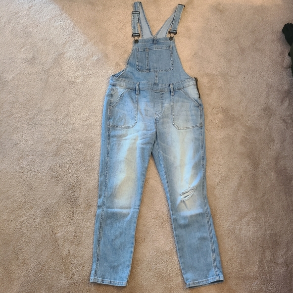 Medium wash Gap overalls - Picture 2 of 5